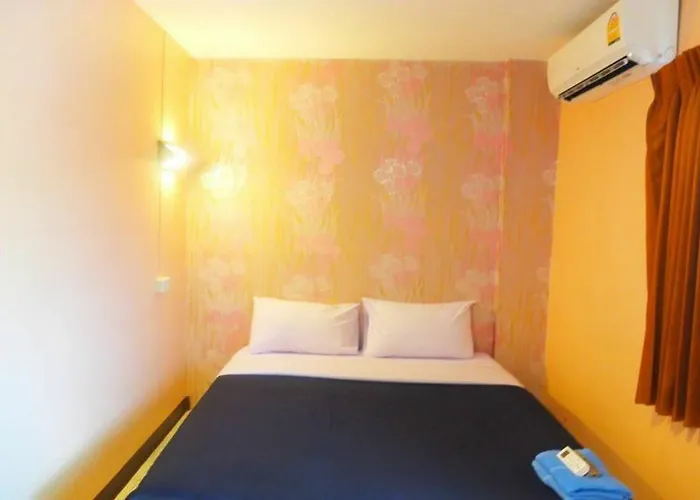 Oyo 348 Saithong Place